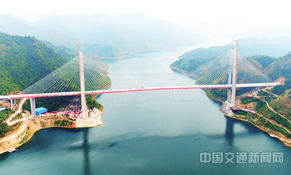 贵州惠罗高速公路红水河特大桥顺利合龙